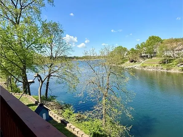 232 NE Bayview Dr, Lees Summit, MO 64064