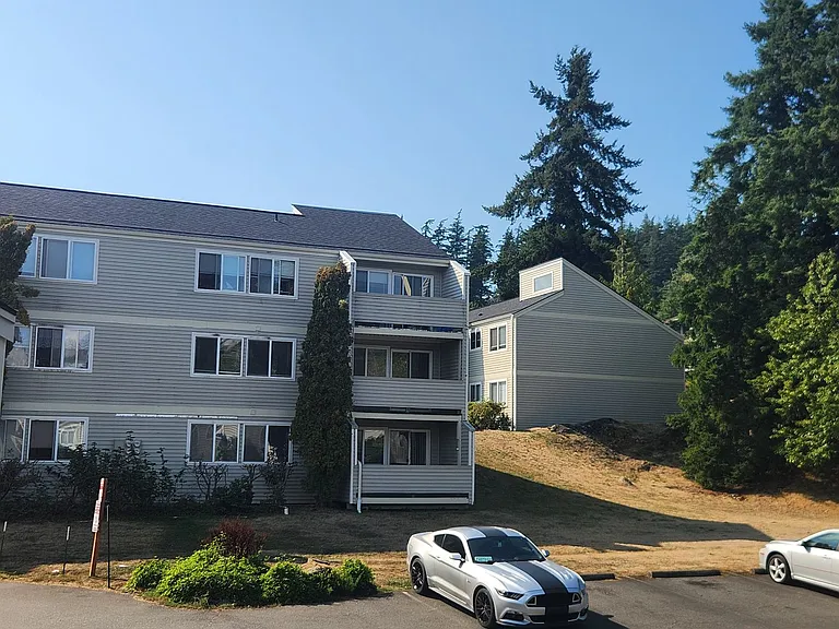 Heather Ridge, 2 Bedrooms, 1 Bathroom Apartments for Rent! — Photo 3