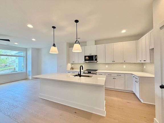 5th image of 620 Rocky Knob Ct