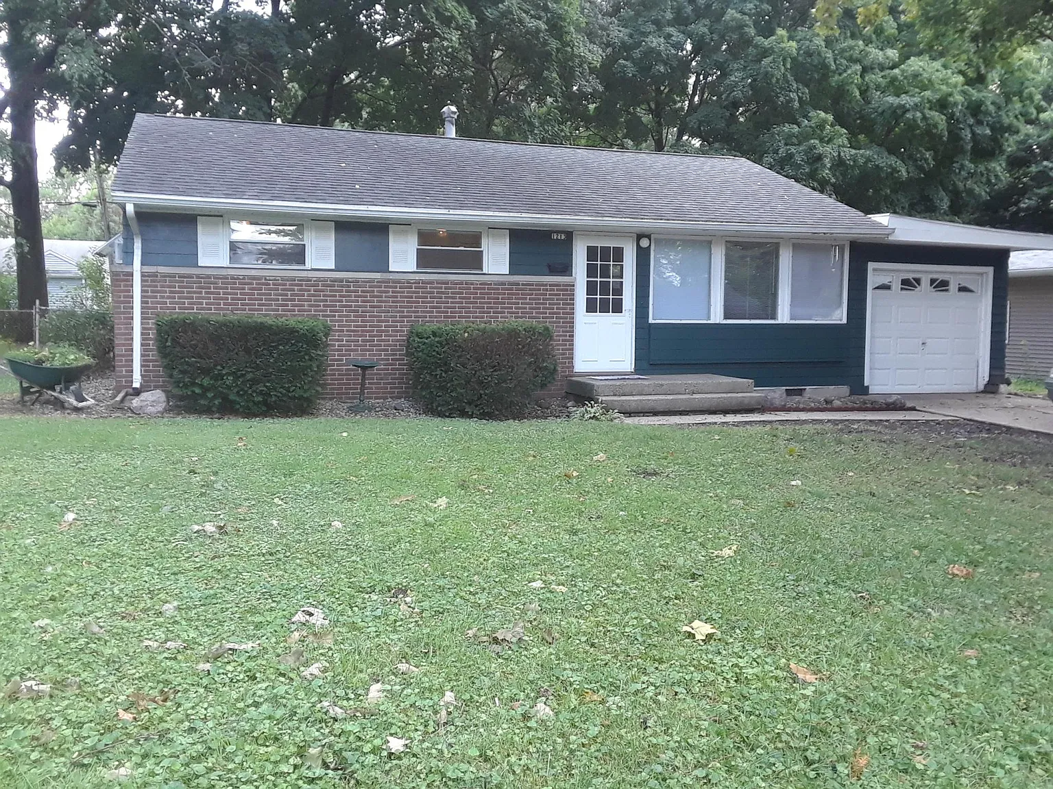 1213 W Beardsley Ave photo 1