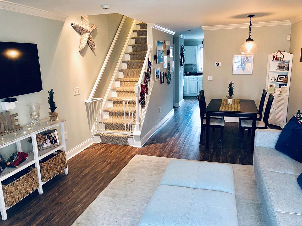 Open family room with eat-in dining area