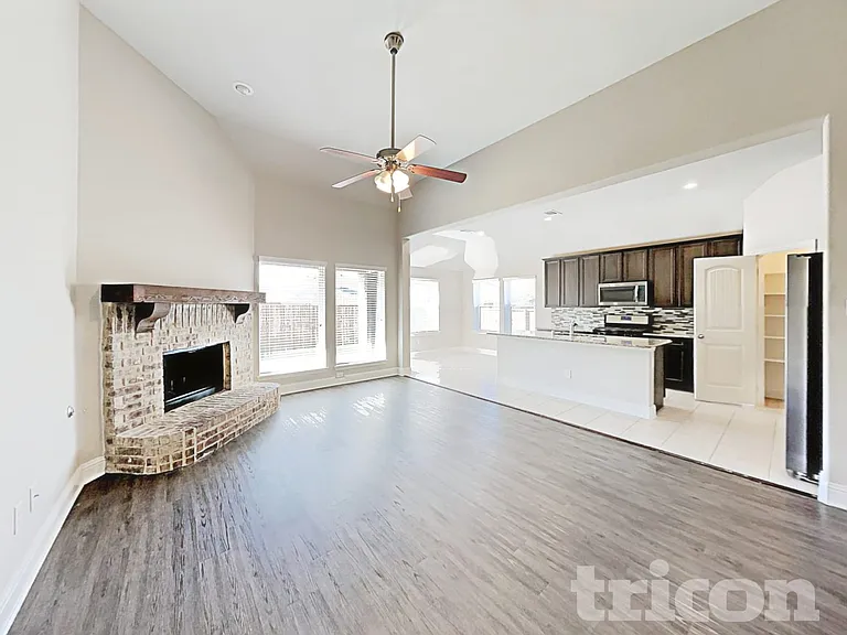 513 Alice Ln — Photo 2