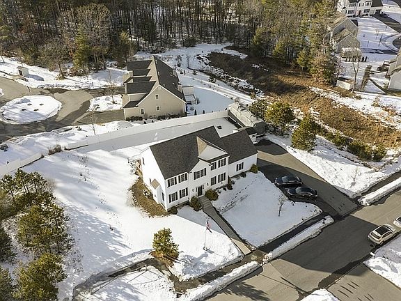 2nd image of 3 Pond View Cir