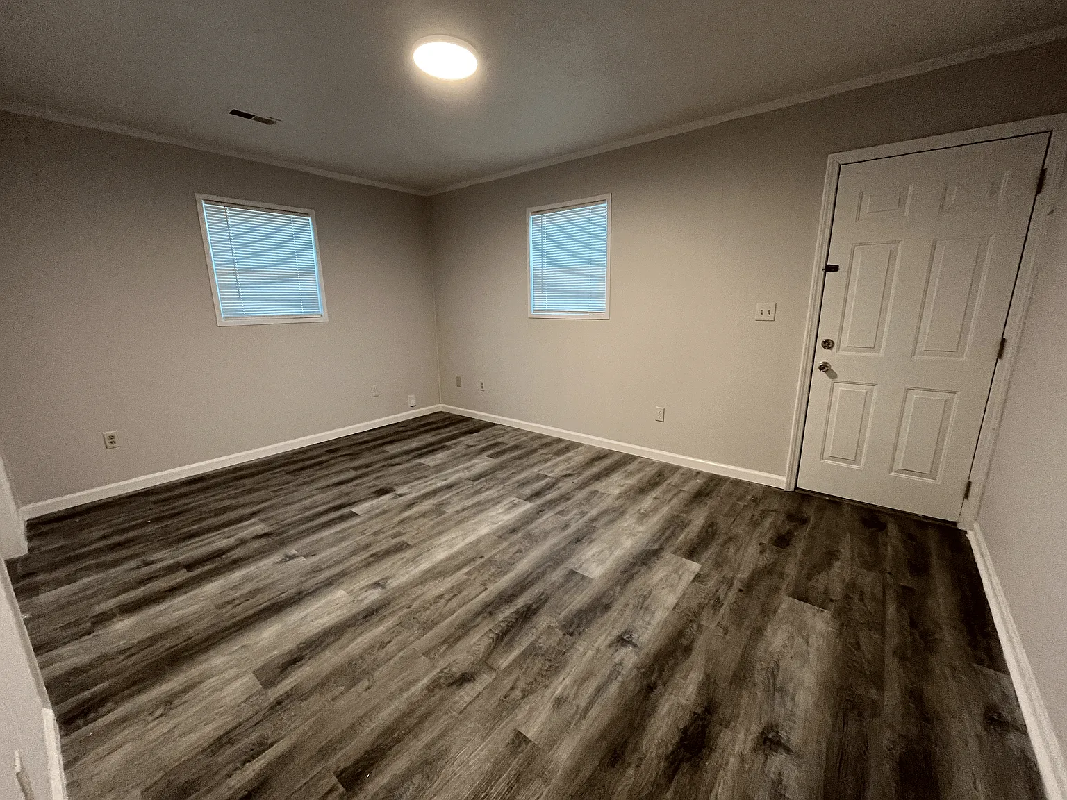 715 N Lee St — Photo 4