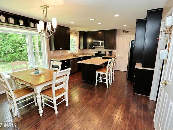 3rd image of 201 Persimmon Ct