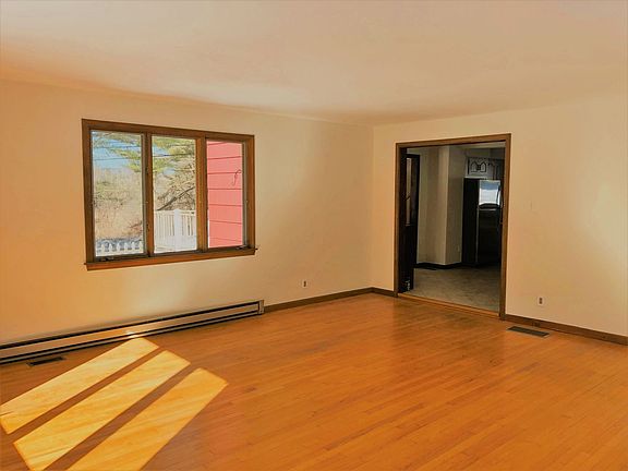 5th image of 125 Tamarack Rd