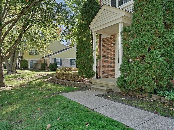 3rd image of 24640 Meadow Ln