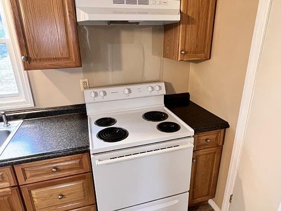 5th image of 2 Albert Ln APT 3