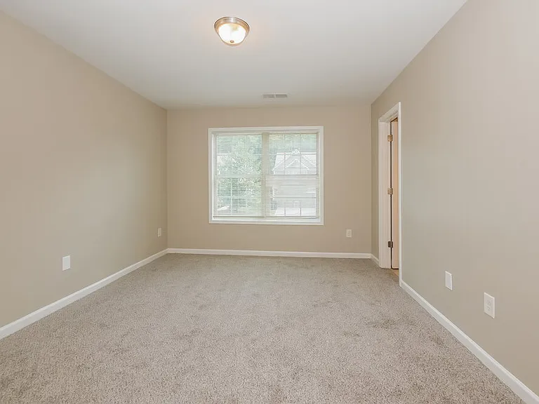 102 Worthing Ln — Photo 15