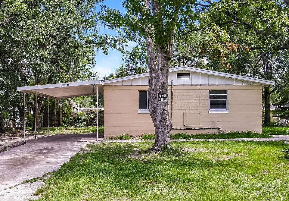 6819 Goldilocks Ln