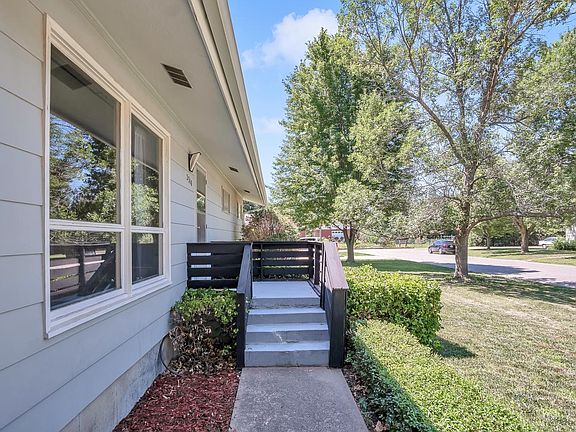 4th image of 2310 Ivy Ave