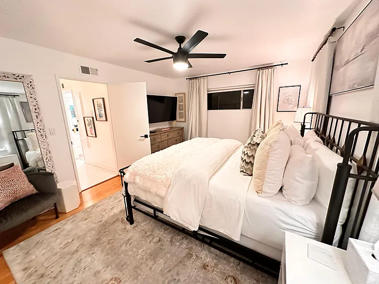 444 N Shattuck Pl — Photo 21