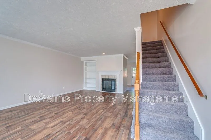 2 bed, 2.5 bath, 1159 sqft, $1,550 — Photo 2