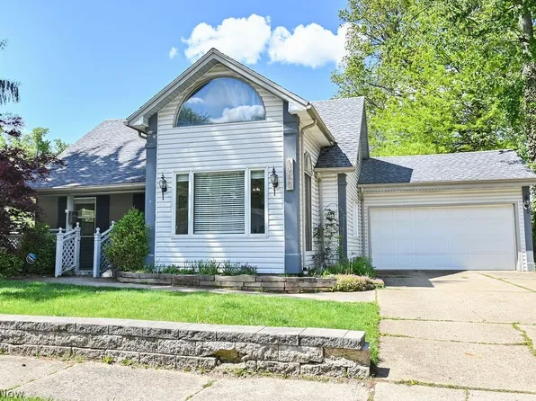 1910 Tudor St, Cuyahoga Falls, OH 44221