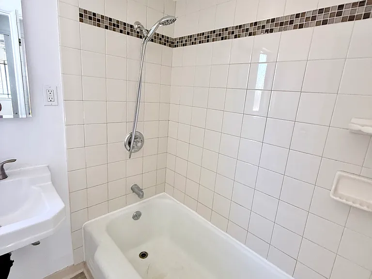 128 N Avenue 56 #4 — Photo 17