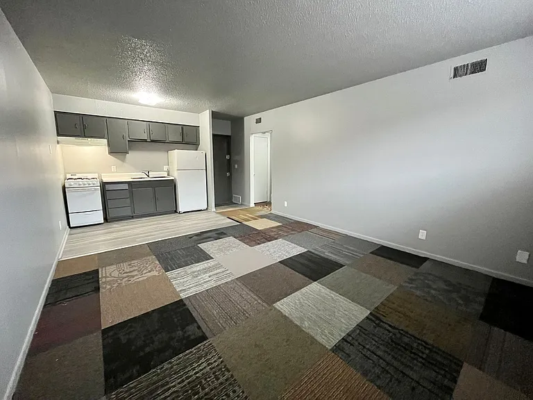 4760 Lafayette Ave — Photo 2