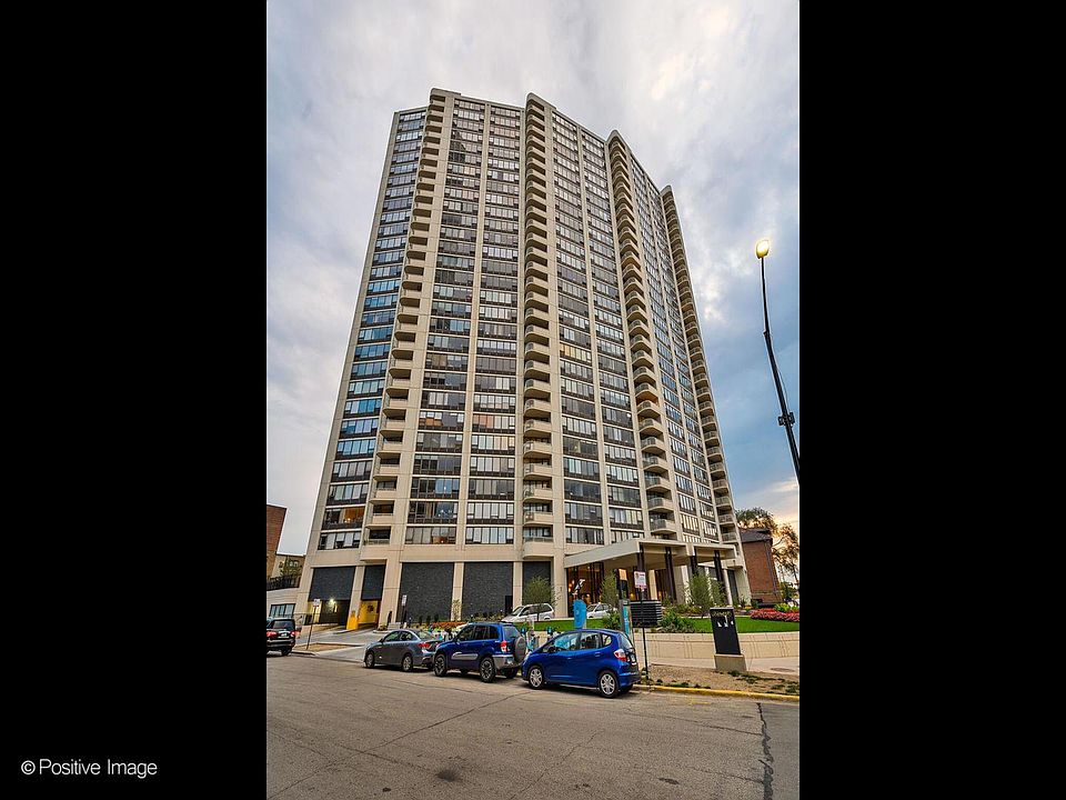 1st image of 3930 N Pine Grove Ave APT 1605