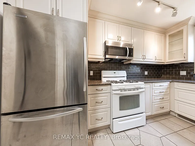 425 Broadway Ave — Photo 9