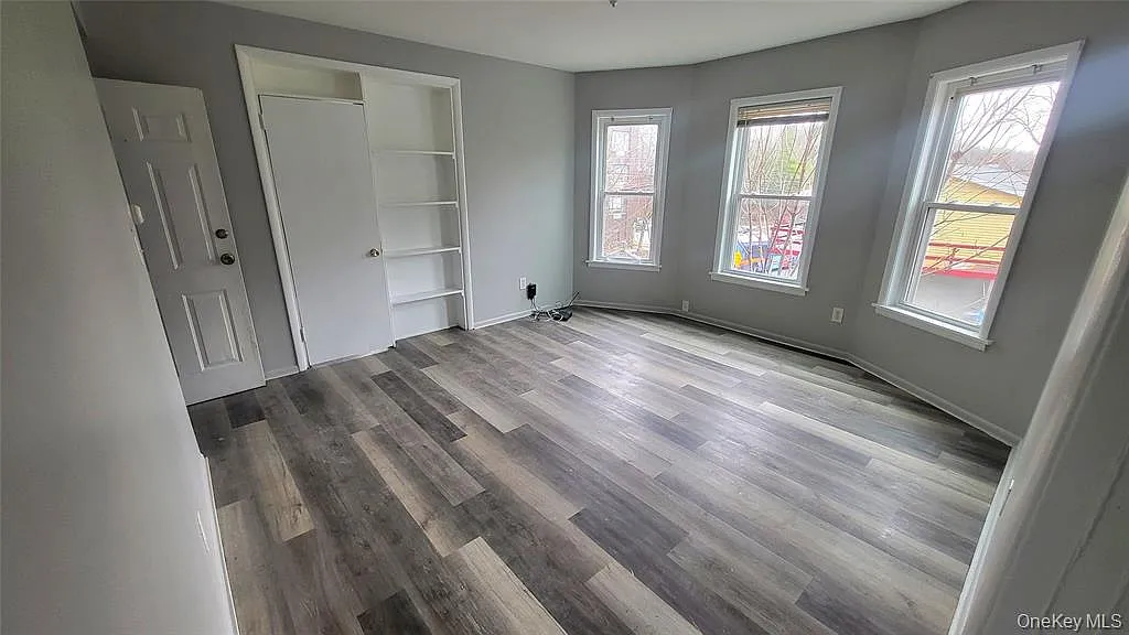 3 bed, 864 sqft, $2,100 — Photo 1