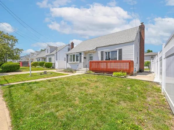 57 Westbury Ave, Carle Place, NY 11514