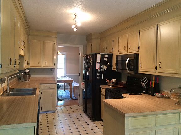 Loads of kitchen storage