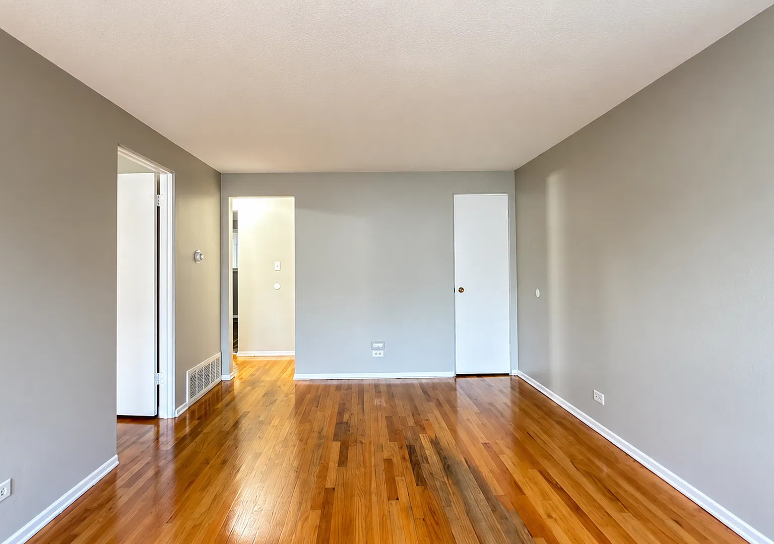3204 Newland St — Photo 3