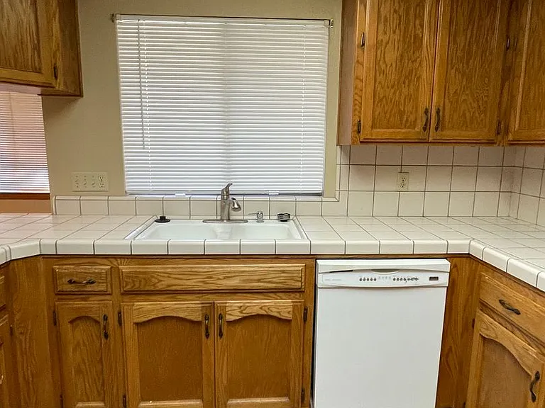 605 E Babcock Ave — Photo 34