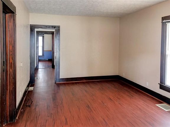 4th image of 1035 Meridian St