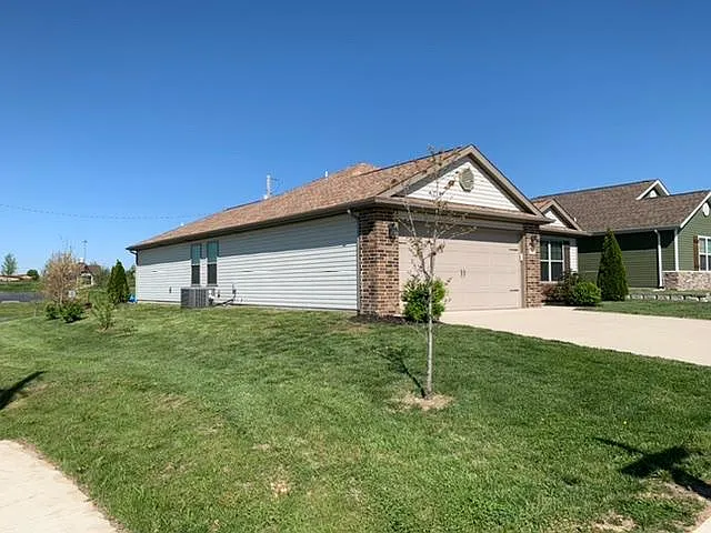 Building Photo - 2526 Annie Baxter Ave
