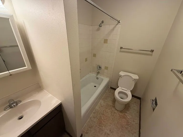 851 N Hastings Way — Photo 2