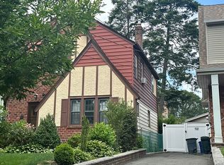 27 Overlook Ter, Bloomfield, NJ 07003