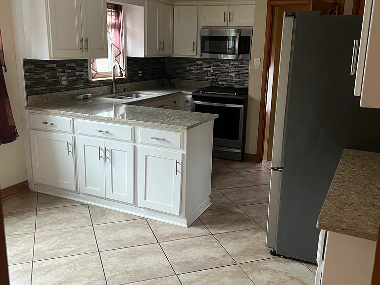 10837 S Christiana Ave — Photo 5