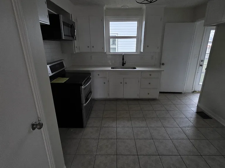 6201 California Ave — Photo 6