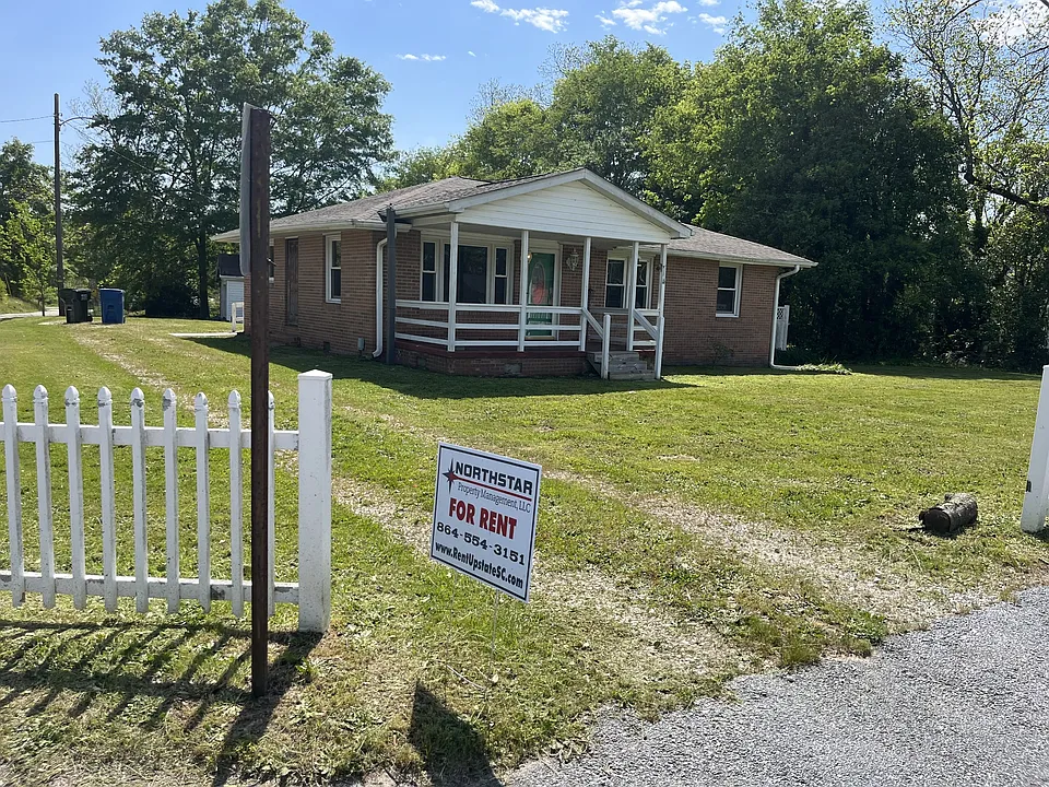 4405 Main St