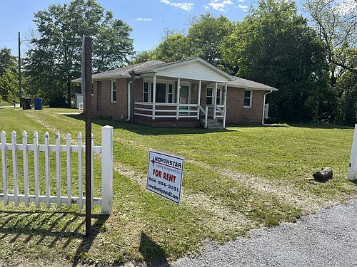 4405 Main St Photo 1