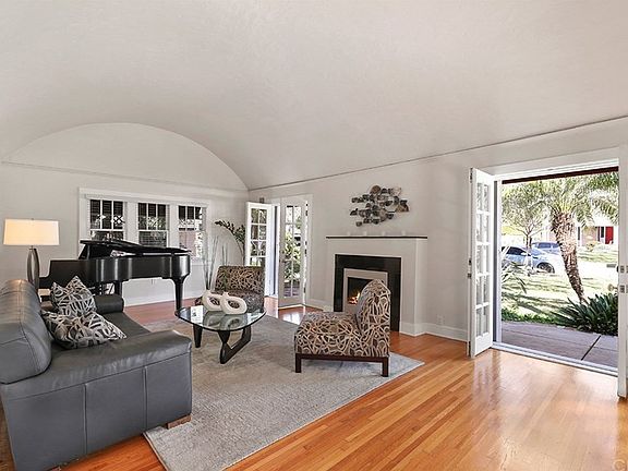 2nd image of 2328 Bonnie Brae