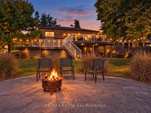 83 Old Mosley St, Wasaga Beach, ON L9Z 2J5