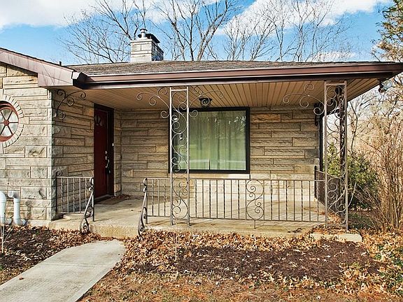 3rd image of 2628 Bluffwood Dr W