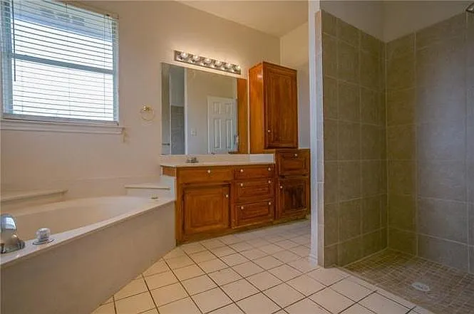 320 Twin Creek Dr — Photo 17