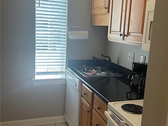 5th image of 1700 N Elm Street D1 #D1