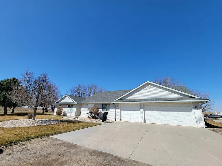 22310 Kimberly Rd — Photo 2