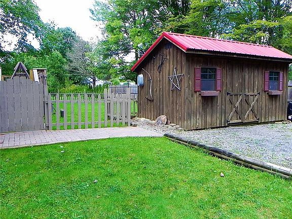 10'x16'  Amish built shed.