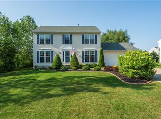 6313 Heritage Point S, Lockport, NY 14094