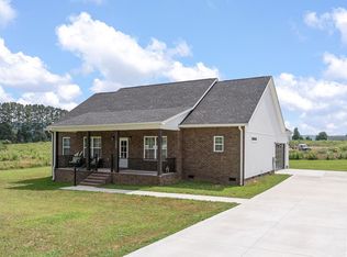 1042 N Spring St, Sparta, TN 38583