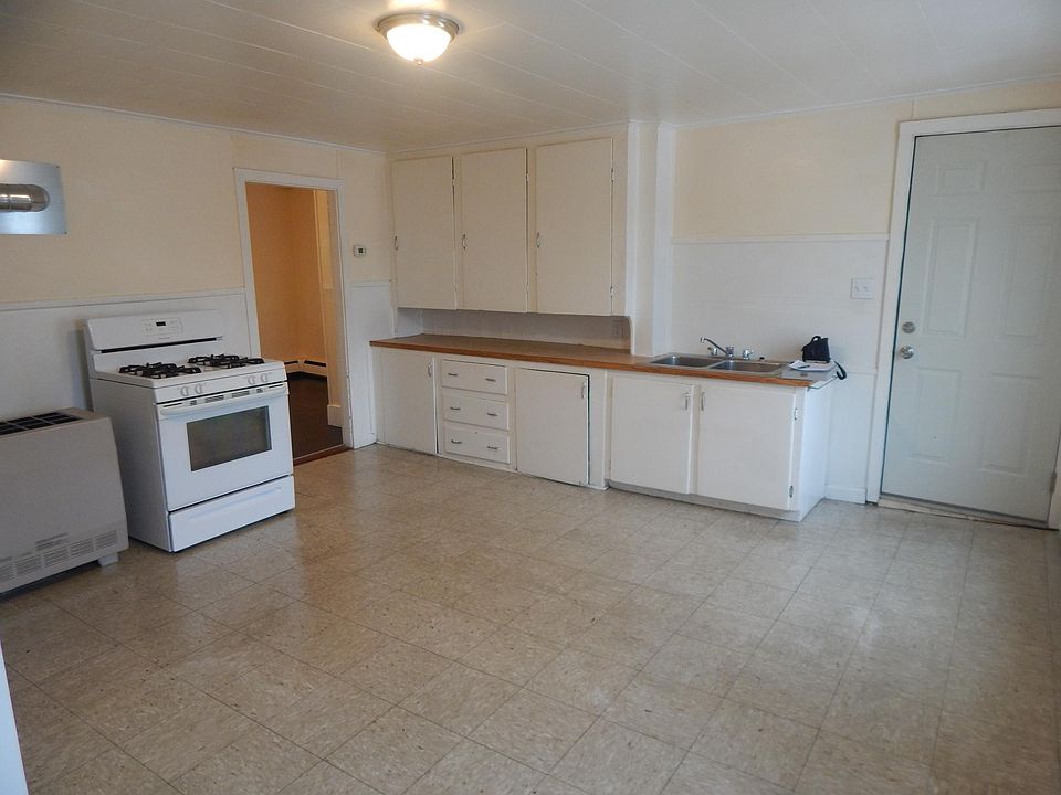 2nd image of 146 Oxford St APT 4