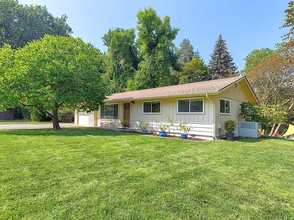 1744 Overland Dr, Grants Pass, OR 97527