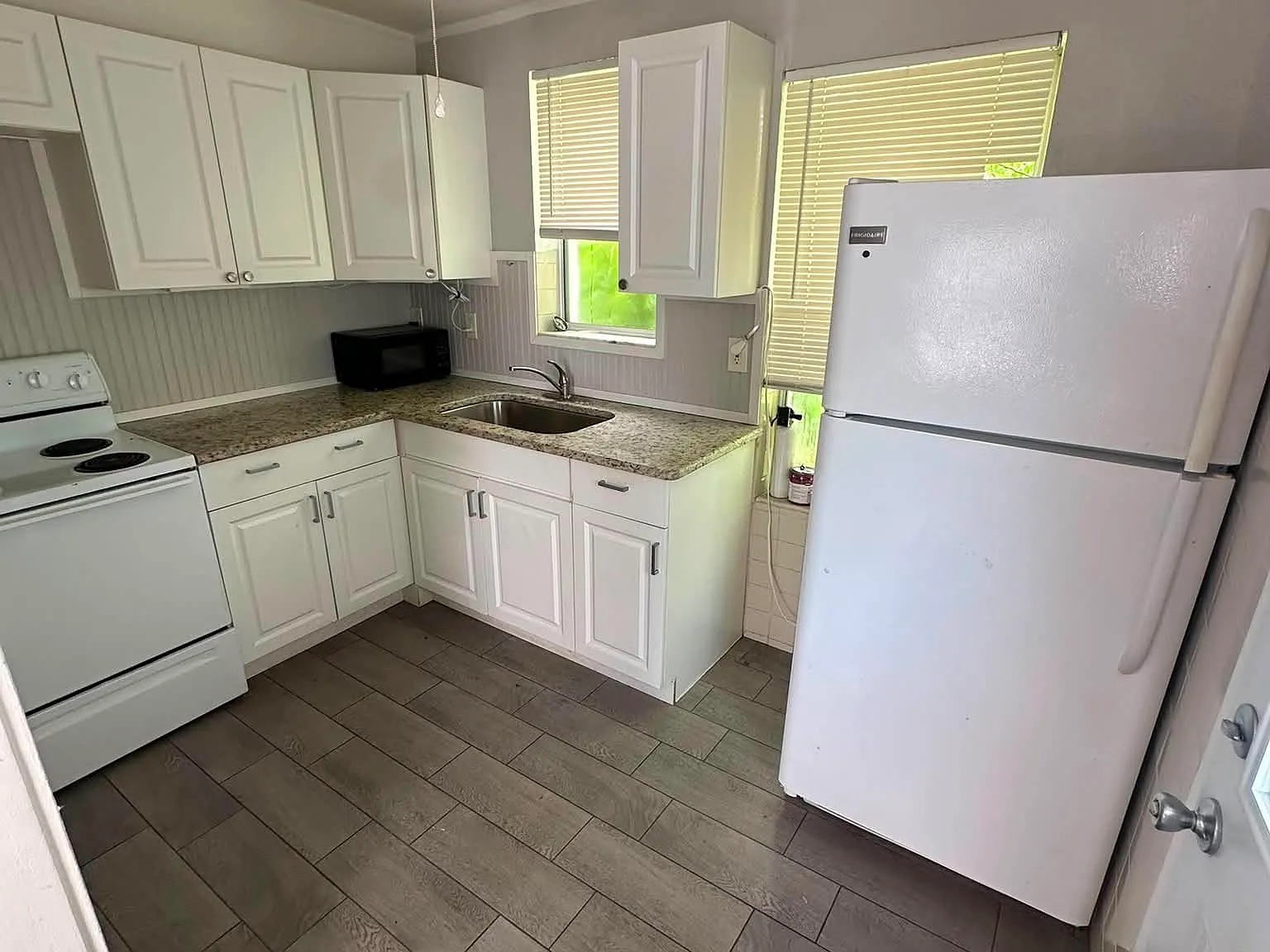 Studio, 450 sqft, $1,150 — Photo 2