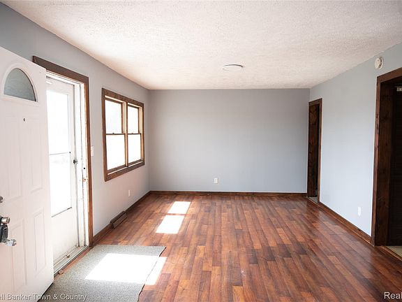 5th image of 4111 Merritt Rd