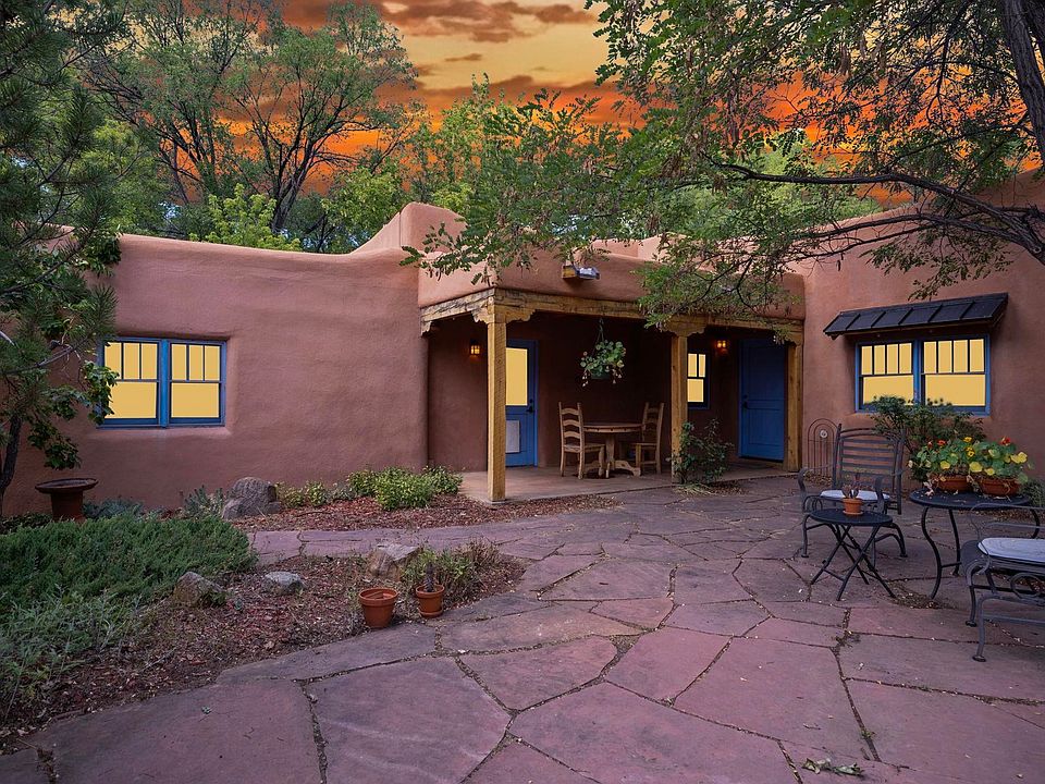 1st image of 304 De Vargas Ln