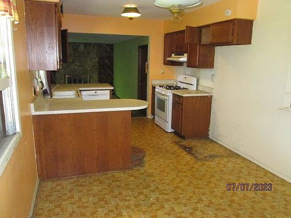4th image of 5858 Darlene Dr